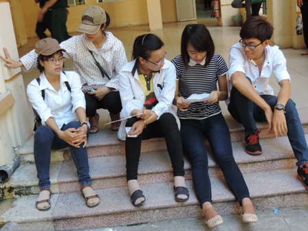 Nhiều thi sinh quên mang giấy tờ ảnh 1